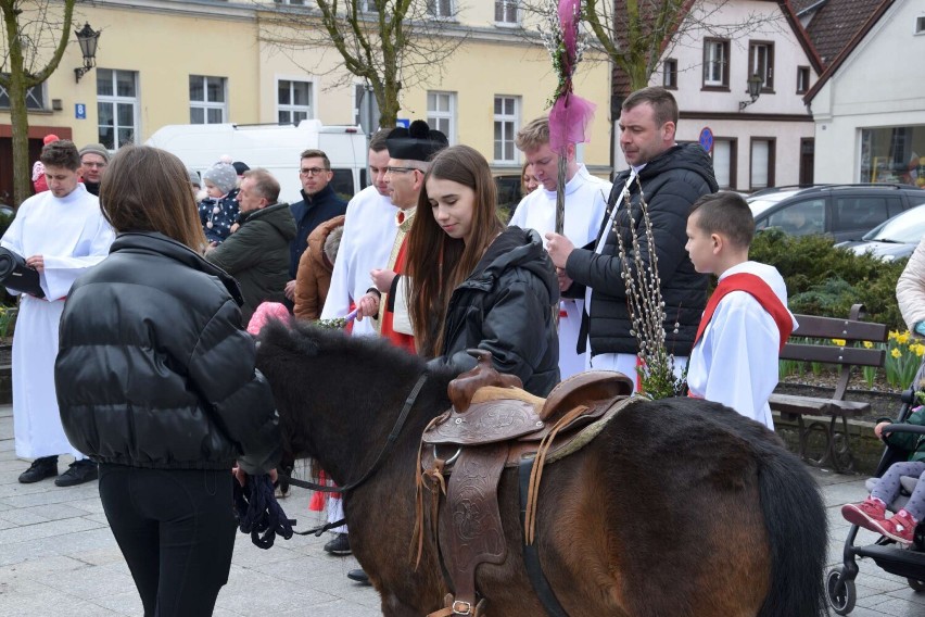 Niedziela Palmowa w Międzychodzie. Tłumy wiernych na...