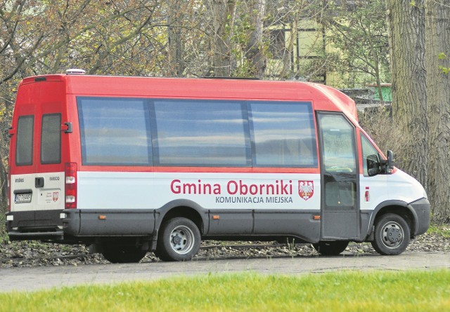 Przewoźnik łamie warunki umowy, podstawiając mniejsze busy?