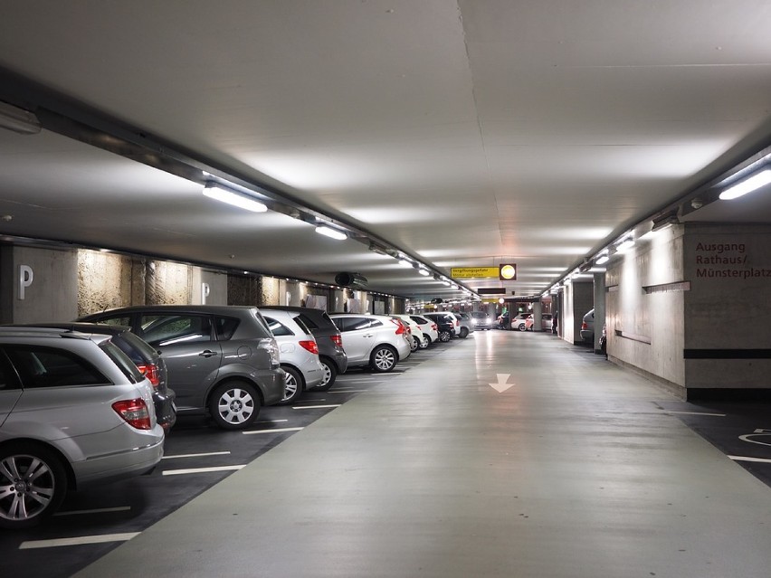 E-parkowanie w Warszawie. Nowa aplikacja pomoże znaleźć wolne miejsca parkingowe. ''Tylko w San Francisco funkcjonuje podobny projekt''