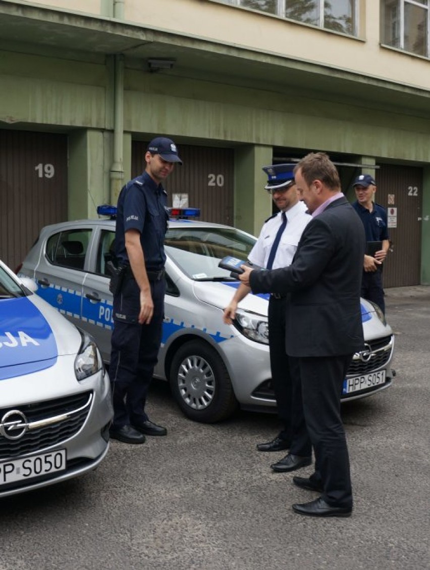 Sosnowiecka policja otrzymała nowe radiowozy - to samochody marki opel corsa