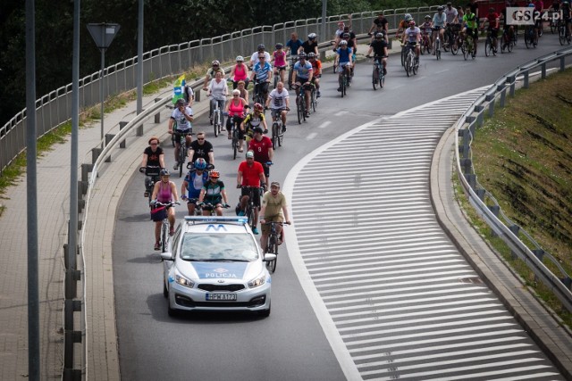 W tym roku, już po raz dziewiąty, odbyła się największa impreza rowerowa na Pomorzu Zachodnim. Tegoroczne "Święto Cykliczne" odbyło się pod hasłem: „Spotkajmy się na rowerze!”

W ramach Zjazdu Gwiaździstego cykliści przyjechali do Szczecina od strony j. Głębokiego, Rosówka i z Prawobrzeża. Celem był pl. Mickiewicza, gdzie odbył się piknik rowerowy z atrakcjami: konkursami, grą miejską, warsztatami tańca.