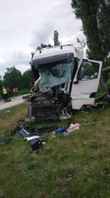 Na trasie Wrociszów - Kożuchów doszło do zderzenia ciągnika, tira i osobówki. Trzy osoby trafiły do szpitala na konsultacje