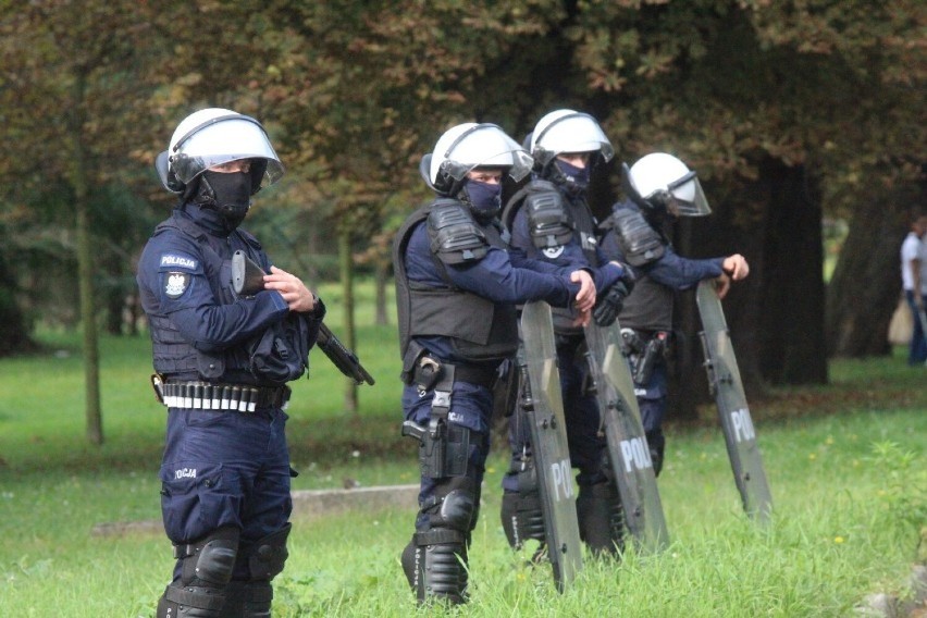 Legnicka policja rekrutuje. Zapewnia ciekawą pracę i imponujące zarobki. Sprawdź szczegóły!