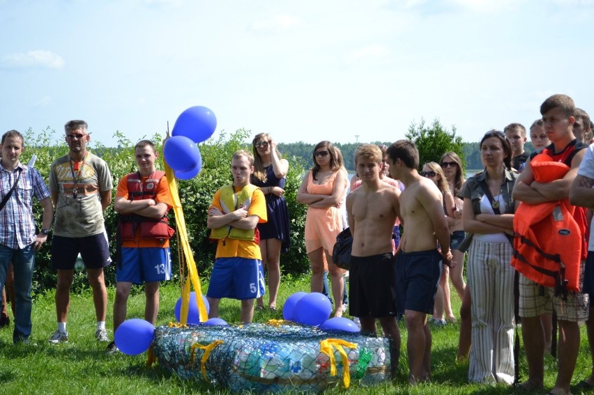 Dni Rybnika 2013: Pływali na zalewie na tratwach z butelek