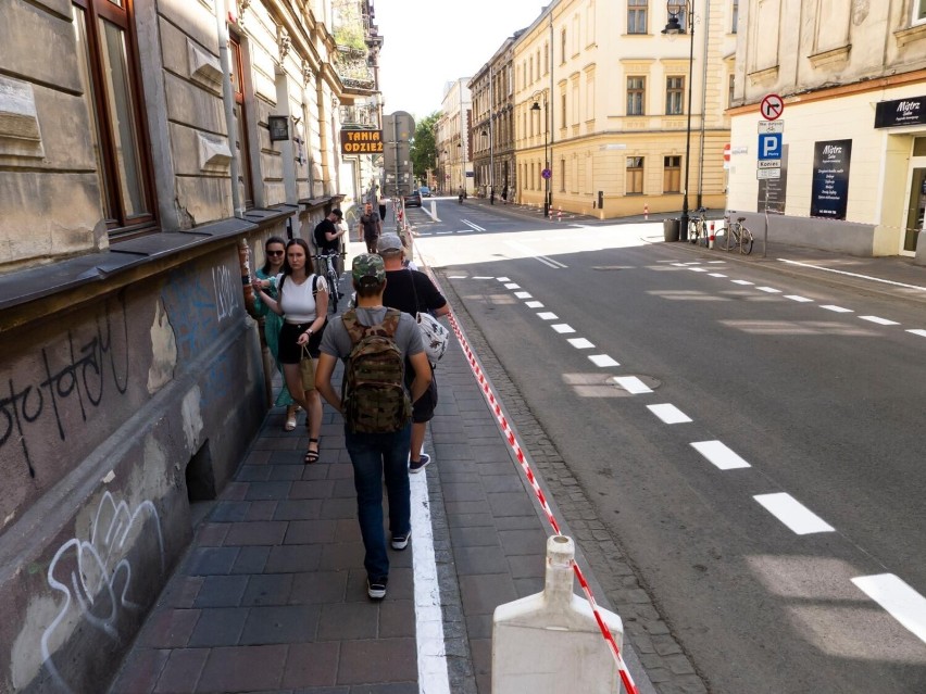 Kraków. Nowe malowanie na Radziwiłłowskiej. Czy zostało miejsce dla pieszych?