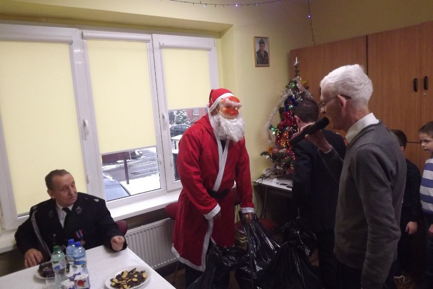Jednostkę OSP w Golubiu-Dobrzyniu odwiedził Święty Mikołaj [zdjęcia]
