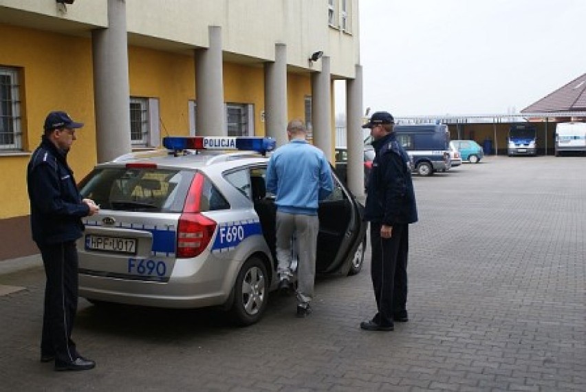Policja ujęła sprawców zuchwałego napadu w Wieruszowie [FOTO]