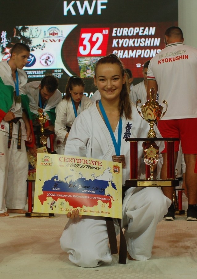Weronika Mazur z Radomska z brązowym medalem z 32. Mistrzostw Europy Kyokushin