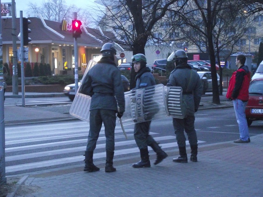 Patrole ZOMO na ulicach Głogowa