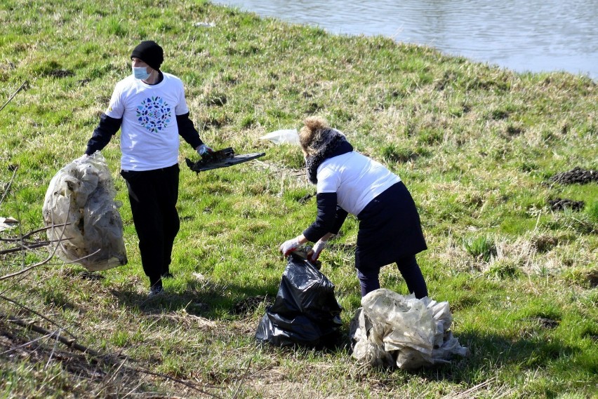 W Lublinie ruszyła operacja „Czysta Rzeka". Wolontariusze zabrali się za sprzątanie brzegów Bystrzycy. Zobacz zdjęcia