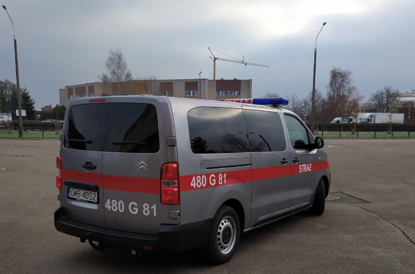 Malbork. Straż pożarna z nowym samochodem kwatermistrzowskim. Dołożyły się samorządy i miejska spółka