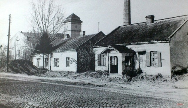 Widok na starą garbarnię "Praca" w Radomiu przy Warszawskiej, około roku 1970. Więcej starych zdjęć na kolejnych slajdach.