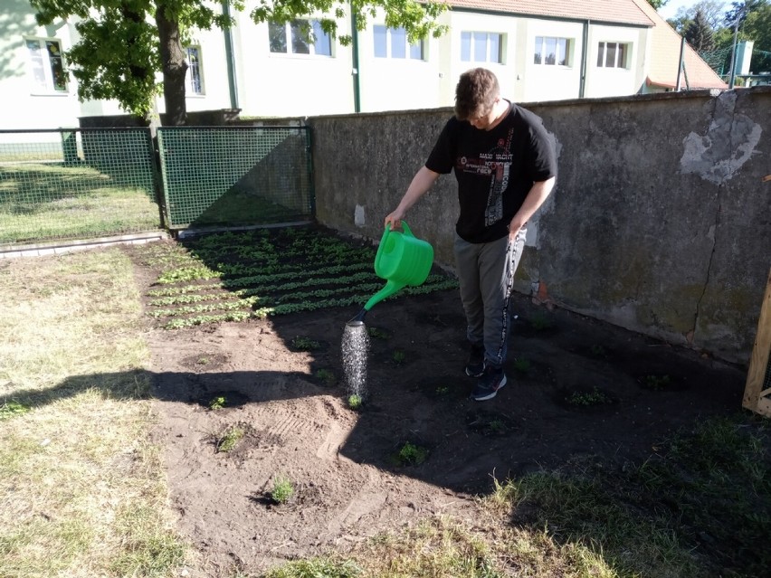 Uczniowie Technikum Rolniczego z opiekunami Markiem...