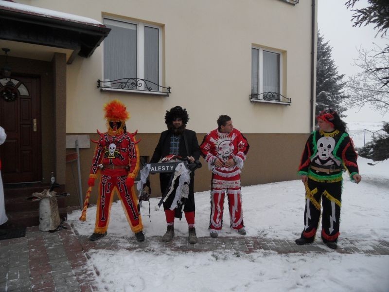 Dioboł, Koza, Żyd i inni, czyli mikołajowe bandy odwiedzały mieszkańców Łąki [ZDJĘCIA + WIDEO]