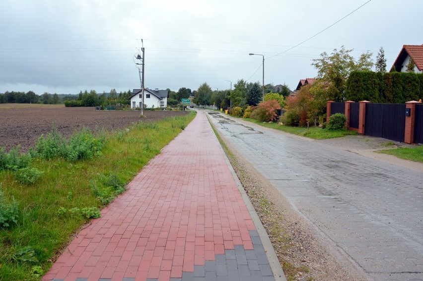 Gmina Żukowo. Ścieżka rowerowa w Przyjaźni gotowa, trwa budowa świetlicy