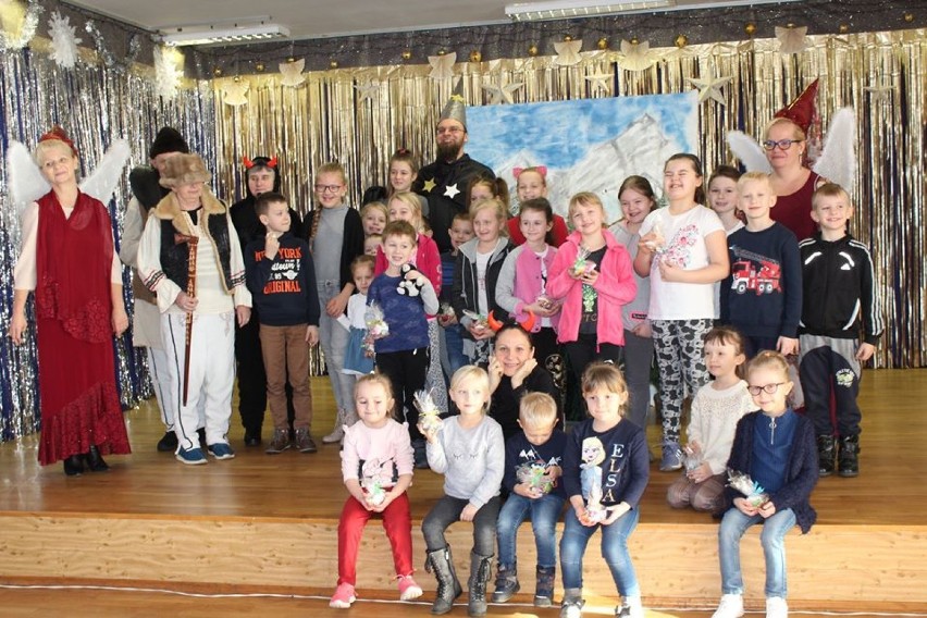 Zumba, gry zespołowe i wizyta w leśniczówce. W Czarnożyłach o nudzie w ferie nie ma mowy[FOTO]