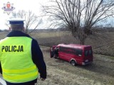 Gołąb: bus wypadł z drogi. W środku było 13 osób