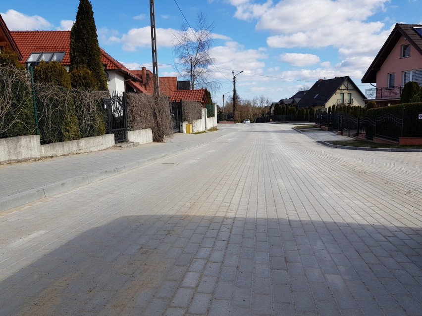 Ulica Kasztanowa w Żukowie po odbiorze. Powstało 270 m betonowej nawierzchni