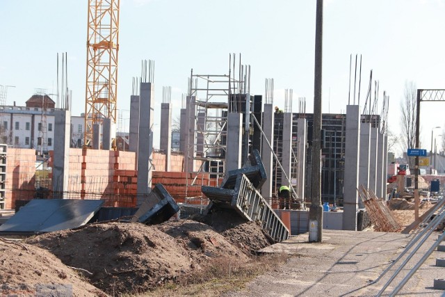 We Włocławku trwa budowa nowego dworca PKP. Nowy gmach dworca ma być gotowy w pierwszym kwartale 2023 roku