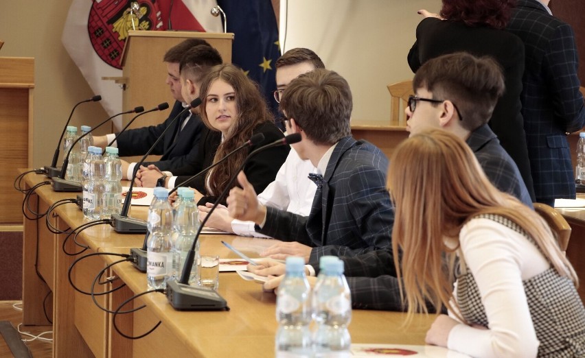 Pierwsza sesja Młodzieżowej Rady Miejskiej Grudziądza VI...