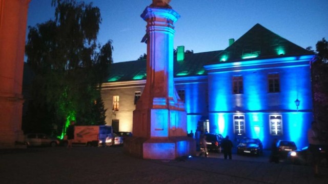 W ubiegłym roku ogromne wrażenie na zwiedzających zrobił Kościół pw. Rozesłania Św. Apostołów i Muzeum Ziemi Chełmskiej,  budynki mieniły się niecodziennym, kolorowym oświetleniem