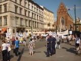 Kraków: &quot;Nie&quot; dla spopielarni. Protest mieszkańców Podgórek Tynieckich w centrum Krakowa
