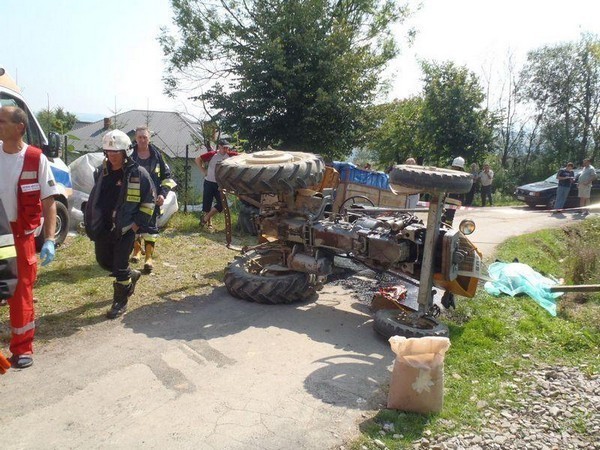 Tragiczny wypadek Wola Kosnowa: nie żyje mężczyzna przygnieciony przez ciągnik [ZDJĘCIA]