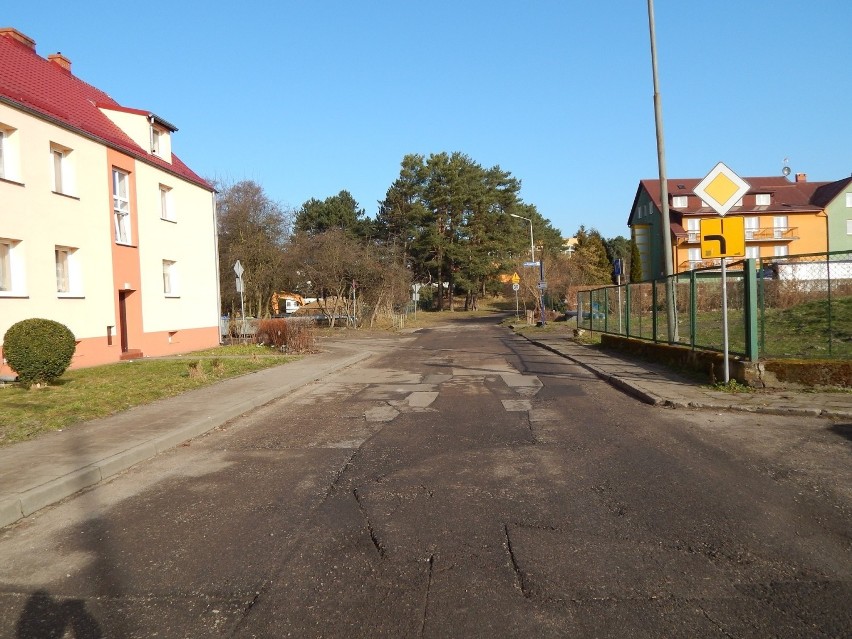 Ustka się łata po zimie. Kierowcy muszą uważać na dziury w jezdniach!