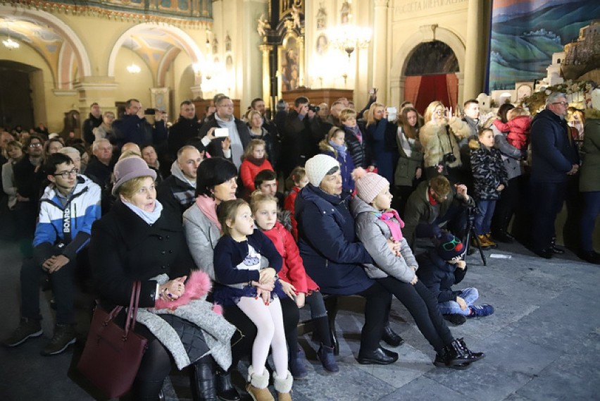 Kalwaria Zebrzydowska. Uczniowie szkoły muzycznej dali koncert kolęd w sanktuarium