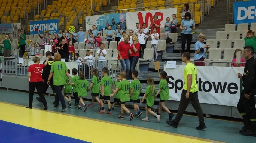 Edukacja przeciwpożarowa. Przedszkolaki uczyły się zasad bezpieczeństwa [ZDJĘCIA, WIDEO]