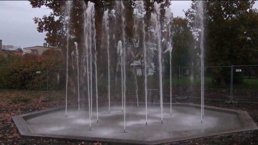 Nowa fontanna w parku miejskim w Żninie.
