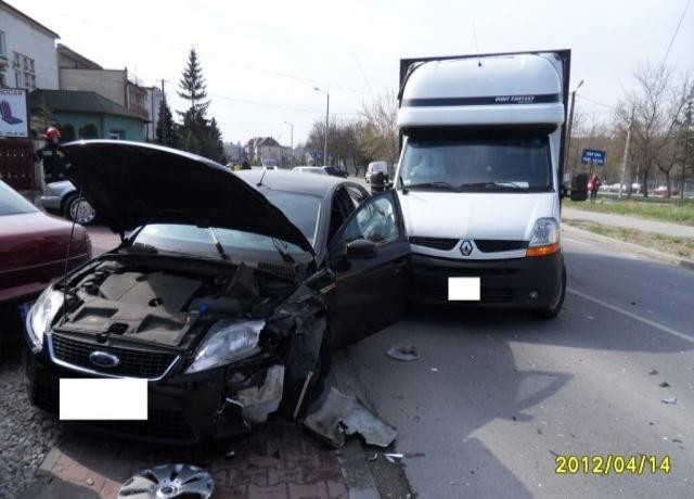 Wypadek w Busku-Zdroju. Zderzyły się dwa auta [zdjęcia]