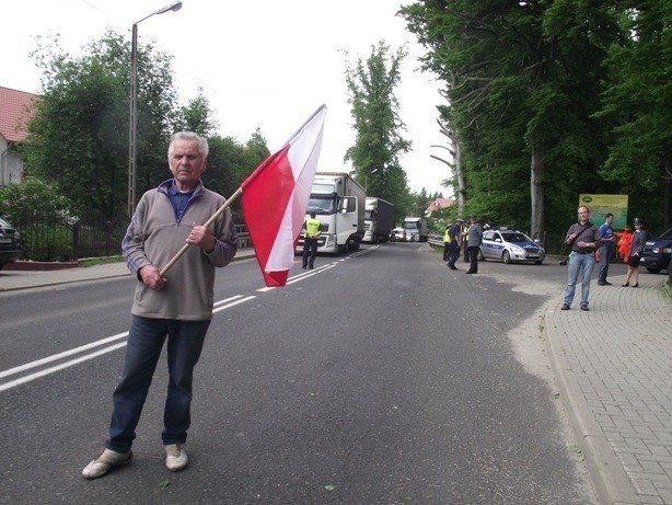 Biedrzychowice: Blokada drogi z Jeleniej Góry do Zgorzelca (ZDJĘCIA)