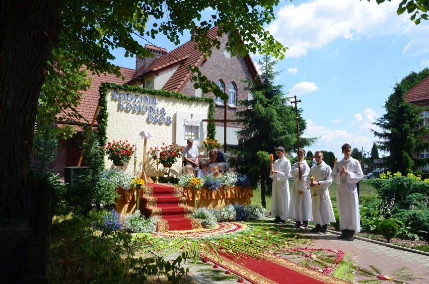 Żywy ołtarz - Boże Ciało w Kobiórze