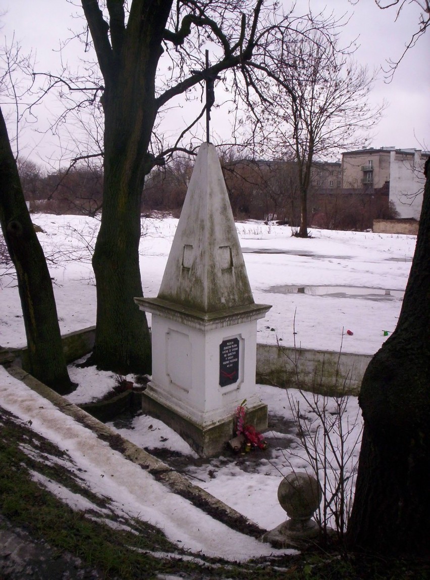 Pomnik żołnierzy polskich poległych w walce ze Szwedami. Ile ma lat?