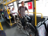 Warszawa jednocześnie zachęca i utrudnia korzystanie z rowerów. "Rowerzystki i rowerzyści spotykają się z dyskryminacją"