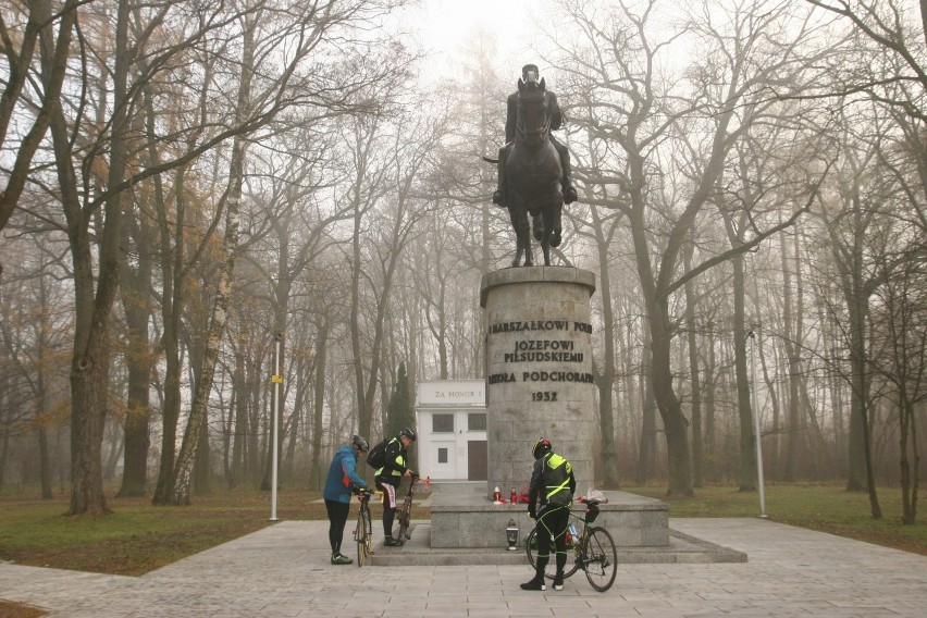 Ostrów. Rajd rowerowy. 103 km na 103. rocznicę odzyskania niepodległości. 11.11.2021 Zdjęcia