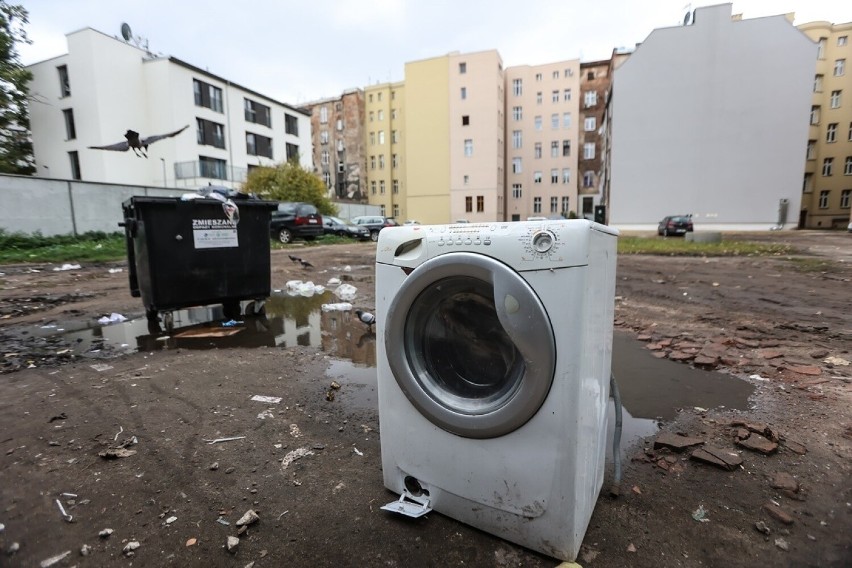 Podwórko między ul. Mierniczą, Łukasińskiego, Prądzyńskiego,...