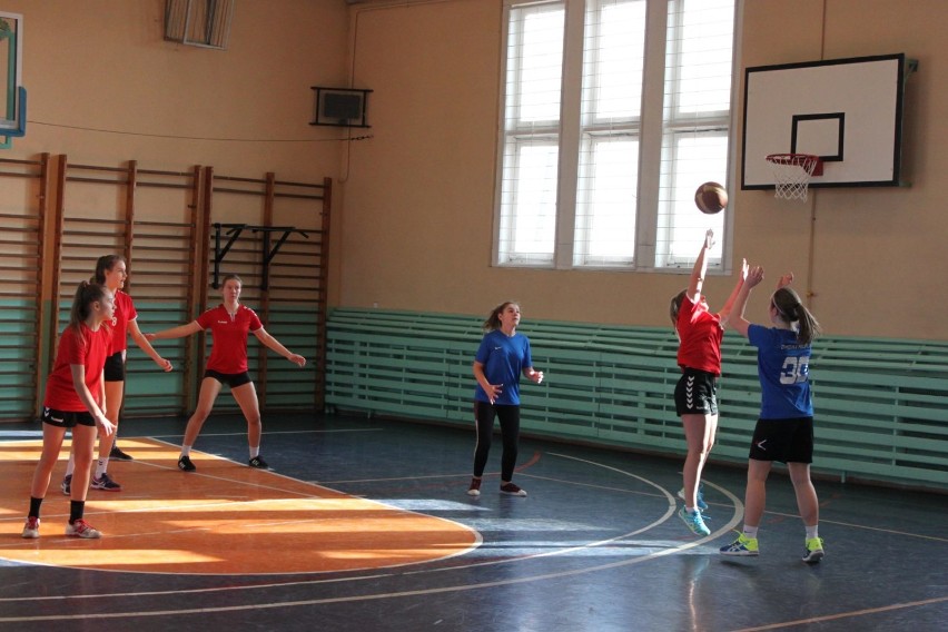 Powiatowe Igrzyska Młodzieży Szkolnej w Koszykówce Dziewcząt w Tczewie ZDJĘCIA