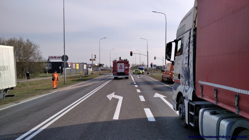 Człuchów. Wypadek drogowy na alei Jana Pawła II z ulicą Traugutta. Zderzyły się trzy samochody