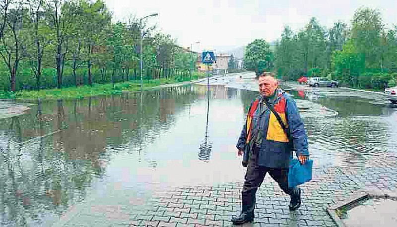 15.05 Po ulewnych deszczach zalało mieszkańców kilku ulic