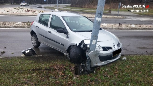 Jastrzębie: straciła panowanie nad autem i uderzyła w latarnię