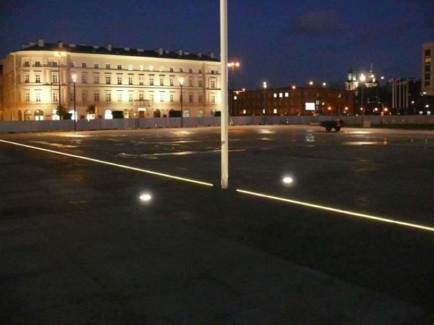 Remont placu Piłsudskiego zakończony. Wypróbowano nowe oświetlenie