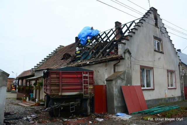 - Kto, co może pomóc, niech pomoże. Potrzebne są pieniążki i sprzęt do domu, pościel, ręczniki itp. To straszna tragedia,  idą święta - apeluje pani Dorota.