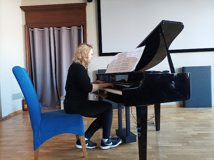 Nina Serhaieva - absolwentka Akademii Muzycznej w Kijowie,...