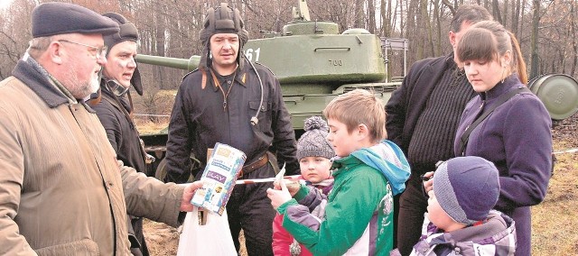 W Skansenie Rzeki Pilicy można było przejechać się czołgiem T-34 w towarzystwie czterech pancernych i psa