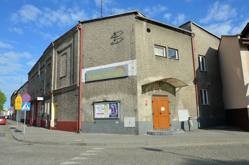 Budynek kina i OSP w centrum Wieruszowa idzie pod młotek FOTO