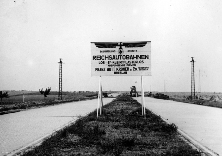 Autostrada A4 ma blisko 90 lat! Tak dolnośląski odcinek budowano w 1993 roku [ARCHIWALNE ZDJĘCIA]