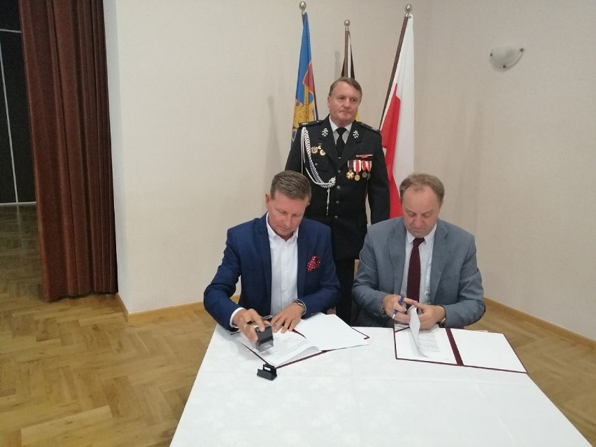 Urząd Marszałkowski dofinansuje zakup sprzętu dla lęborskiej OSP