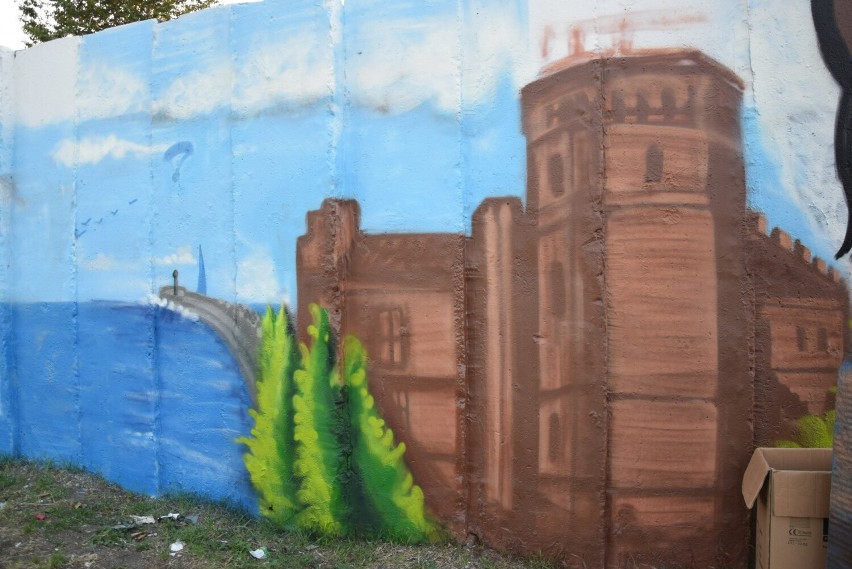 Szkoła Usteckich Syren i mural przy ul. Krótkiej to...